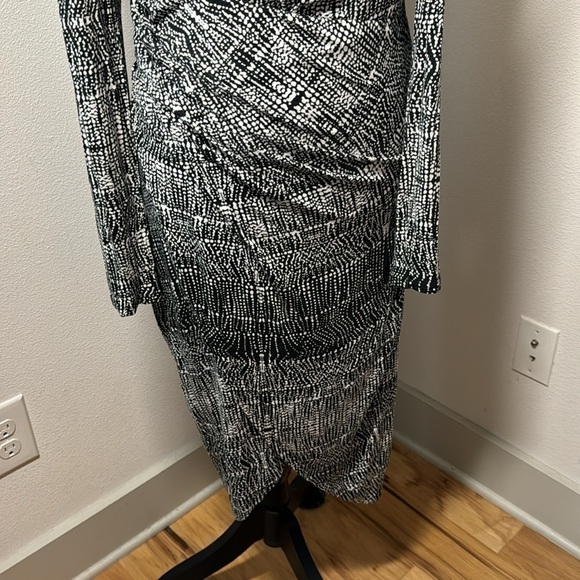 BEBE black white print ruched draped crossed‎ bottom dress Sz M - Picture 3 of 8